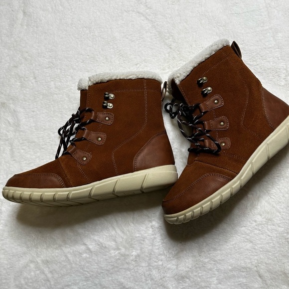 Magellan Outdoors Brown and White Ankle Boots with Fluffy Lining - Picture 4 of 6